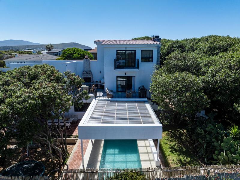 To Let 5 Bedroom Property for Rent in Sandbaai Western Cape